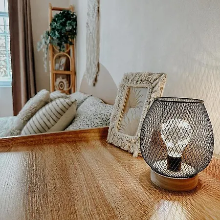 Quiet Boho Lair 10 Min To Centre * Prag