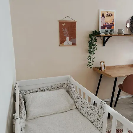 Quiet Boho Lair 10 Min To Centre Daire Prag