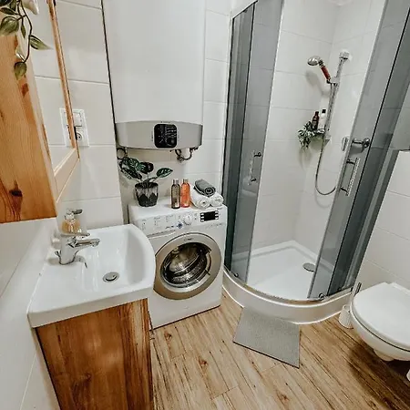 Quiet Boho Lair 10 Min To Centre 프라하