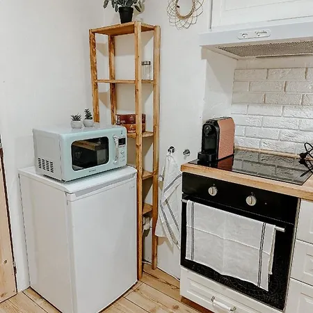 Quiet Boho Lair 10 Min To Centre Апартаменты *