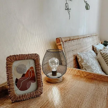 Апартаменты Quiet Boho Lair 10 Min To Centre