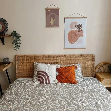 Quiet Boho Lair 10 Min To Centre * Прага