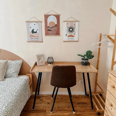Quiet Boho Lair 10 Min To Centre Апартаменты *