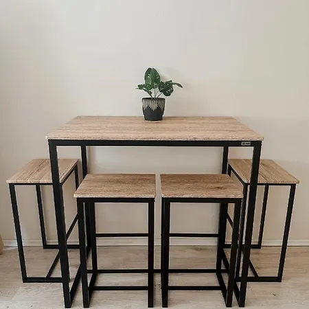 Апартаменты Quiet Boho Lair 10 Min To Centre Прага