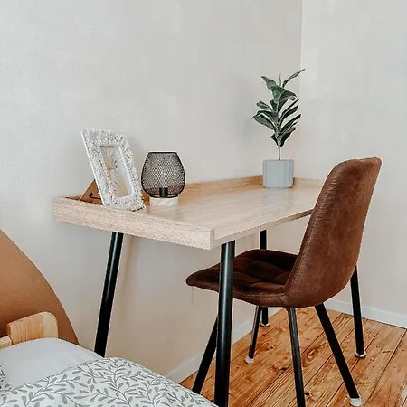 Quiet Boho Lair 10 Min To Centre Apartman