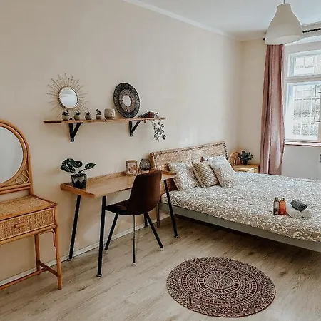 Daire Quiet Boho Lair 10 Min To Centre Prag